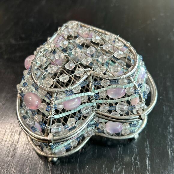 Whimsical Wire- Beaded- Heart Trinket Box with Lid- Pink blues- y2k- table decor - Picture 3 of 9